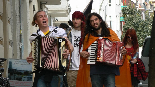 Busking v Praze, nevylévejme s vaničkou i dítě